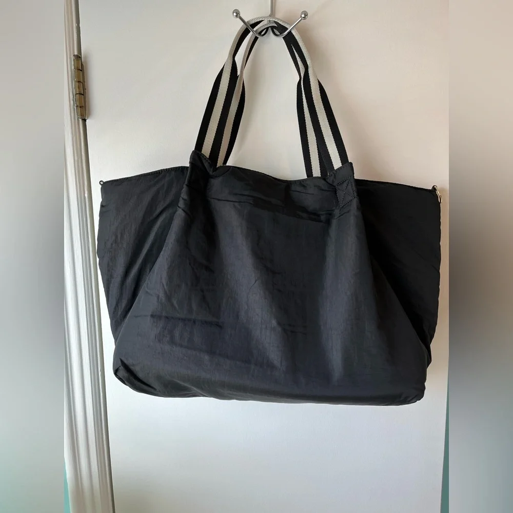 Stella & Dot Zip It Large Tote